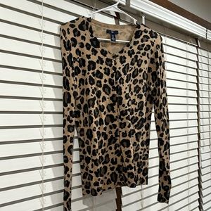 Women’s leopard print fine gague cardigan.